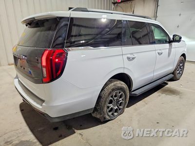 Trzecie zdjęcie samochodu z tyłu: 2026 FORD EXPEDITION ACTIVE VIN:1FMJU1J80TEA25910 - miniatura