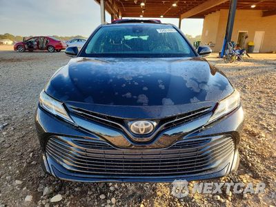Piąte zdjęcie samochodu w środku: 2018 TOYOTA CAMRY LE VIN:4T1B11HK7JU647230 - miniatura