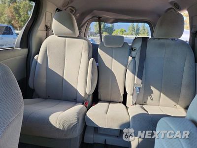 Zdjęcie 10 z 13 samochodu: 2011 TOYOTA SIENNA LE VIN:5TDKK3DC1BS032965 - miniatura