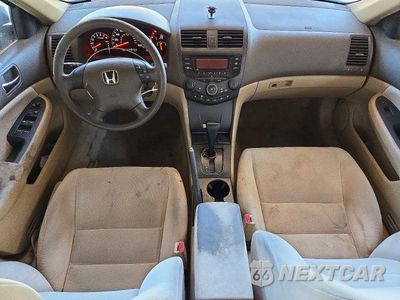 Zdjęcie 8 z 12 samochodu: 2003 HONDA ACCORD LX VIN:JHMCM56373C021235 - miniatura