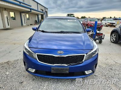 Piąte zdjęcie samochodu w środku: 2018 KIA FORTE EX VIN:3KPFN4A81JE165233 - miniatura