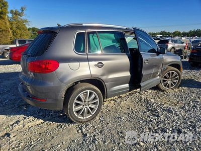 Trzecie zdjęcie samochodu z tyłu: 2015 VOLKSWAGEN TIGUAN S VIN:WVGBV7AX2FW587642 - miniatura