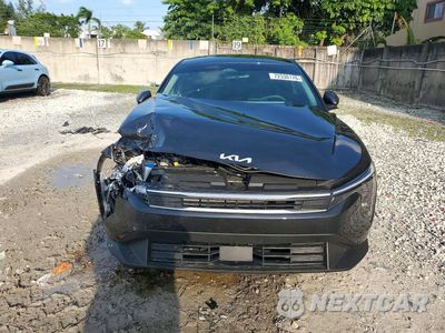 Piąte zdjęcie samochodu w środku: 2025 KIA K4 LXS VIN:3KPFT4DE3SE184097 - miniatura