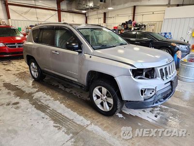 Czwarte zdjęcie samochodu z boku: 2016 JEEP COMPASS SPORT VIN:1C4NJDBBXGD626716 - miniatura