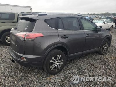 Trzecie zdjęcie samochodu z tyłu: 2018 TOYOTA RAV4 LE VIN:JTMZFREV1JJ736701 - miniatura