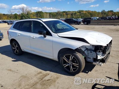 Czwarte zdjęcie samochodu z boku: 2020 VOLVO XC60 T5 R-DESIGN VIN:YV4102RM6L1555326 - miniatura