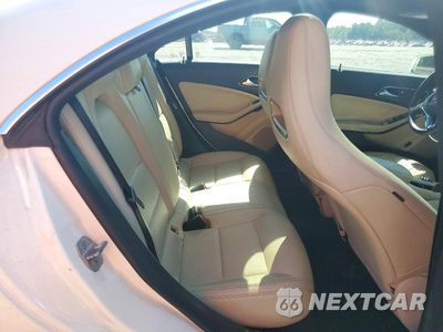 Zdjęcie 10 z 12 samochodu: 2014 MERCEDES-BENZ CLA 250 VIN:WDDSJ4EBXEN035782 - miniatura
