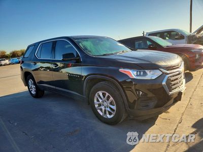 Czwarte zdjęcie samochodu z boku: 2020 CHEVROLET TRAVERSE LS VIN:1GNERFKW1LJ280484 - miniatura