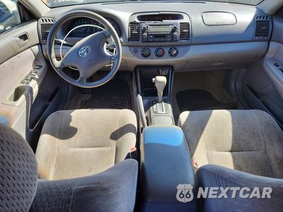 Zdjęcie 8 z 12 samochodu: 2004 TOYOTA CAMRY LE VIN:JTDBE32K340255273 - miniatura