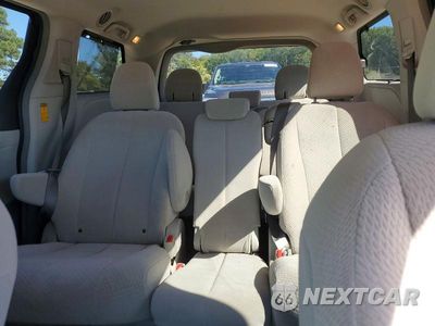 Zdjęcie 10 z 13 samochodu: 2014 TOYOTA SIENNA LE VIN:5TDKK3DC8ES523103 - miniatura