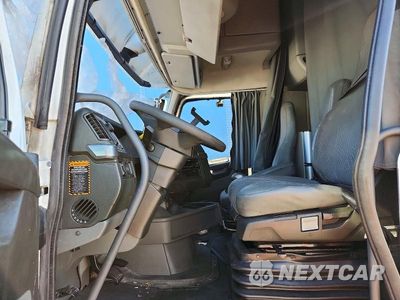Zdjęcie 7 z 14 samochodu: 2019 VOLVO VNL SEMI TRUCK VIN:4V4NC9EH5KN897665 - miniatura