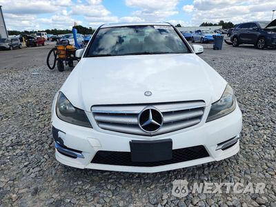 Piąte zdjęcie samochodu w środku: 2013 MERCEDES-BENZ C 250 VIN:WDDGF4HB2DA830253 - miniatura
