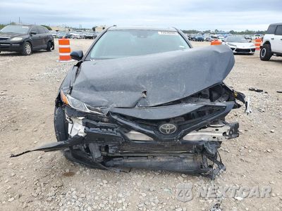 Piąte zdjęcie samochodu w środku: 2020 TOYOTA CAMRY SE VIN:4T1G11AK3LU374628 - miniatura