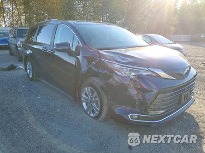 Czwarte zdjęcie samochodu z boku: 2023 TOYOTA SIENNA PLATINUM 7-PASSENGER VIN:5TDESKFC2PS106471 - miniatura