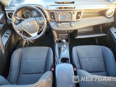 Zdjęcie 8 z 12 samochodu: 2016 TOYOTA RAV4 HV XLE VIN:JTMRJREV2GD011226 - miniatura