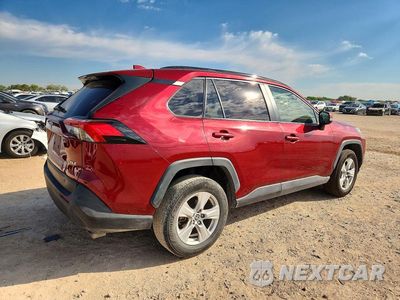 Trzecie zdjęcie samochodu z tyłu: 2021 TOYOTA RAV4 XLE VIN:JTMW1RFV3MD071111 - miniatura