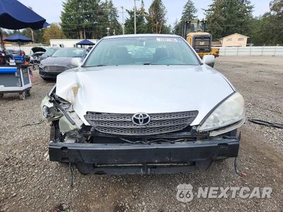 Piąte zdjęcie samochodu w środku: 2004 TOYOTA CAMRY XLE V6 VIN:4T1BF30K54U581001 - miniatura