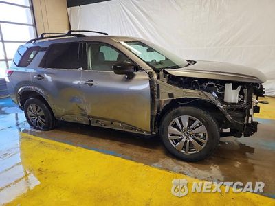 Czwarte zdjęcie samochodu z boku: 2026 NISSAN PATHFINDER SV VIN:5N1DR3BE3TC202489 - miniatura