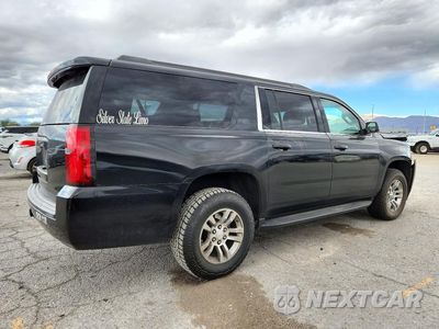 Trzecie zdjęcie samochodu z tyłu: 2019 CHEVROLET SUBURBAN C1500 LT VIN:1GNSCHKC5KR171225 - miniatura