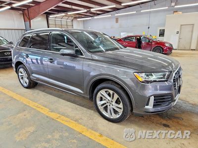 Czwarte zdjęcie samochodu z boku: 2021 AUDI Q7 PREMIUM PLUS VIN:WA1LXAF71MD011438 - miniatura