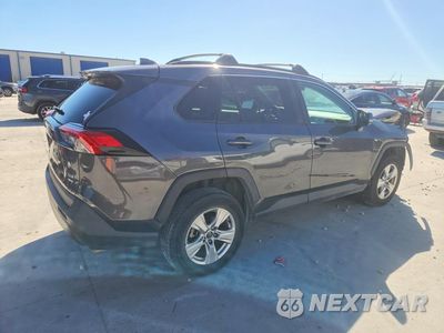 Trzecie zdjęcie samochodu z tyłu: 2021 TOYOTA RAV4 XLE VIN:2T3P1RFV9MW152816 - miniatura