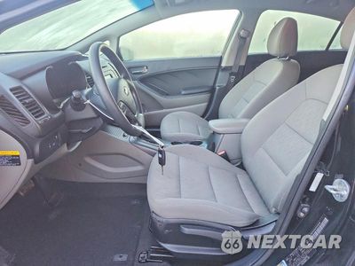 Zdjęcie 7 z 12 samochodu: 2016 KIA FORTE LX VIN:KNAFK4A60G5469498 - miniatura