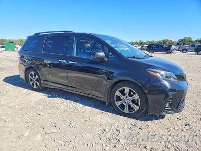 Czwarte zdjęcie samochodu z boku: 2018 TOYOTA SIENNA SE 8-PASSENGER VIN:5TDXZ3DC2JS955438 - miniatura