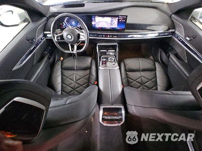 Zdjęcie 8 z 12 samochodu: 2025 BMW 740 XI VIN:WBA33EH02SCU94141 - miniatura