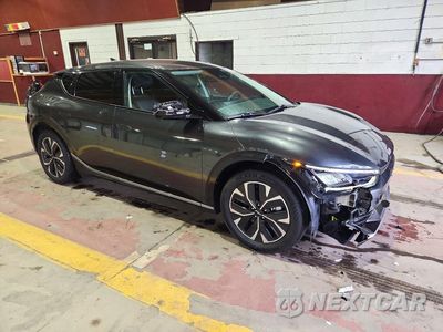 Czwarte zdjęcie samochodu z boku: 2024 KIA EV6 WIND VIN:KNDC34LA0R5214857 - miniatura