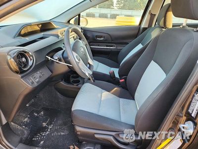 Zdjęcie 7 z 12 samochodu: 2017 TOYOTA PRIUS C THREE VIN:JTDKDTB39H1596320 - miniatura