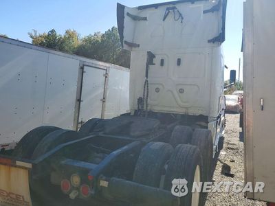 Trzecie zdjęcie samochodu z tyłu: 2018 FREIGHTLINER CASCADIA 126 SEMI TRUCK VIN:3AKJHHDR6JSJJ0536 - miniatura