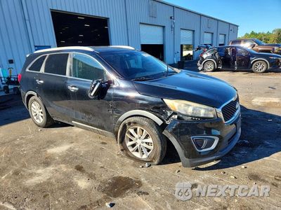 Czwarte zdjęcie samochodu z boku: 2016 KIA SORENTO LX V6 VIN:5XYPG4A50GG177163 - miniatura