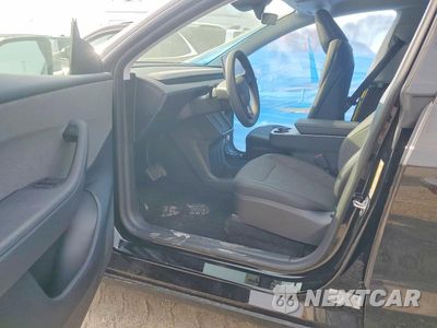 Zdjęcie 7 z 13 samochodu: 2026 TESLA MODEL Y VIN:7SAYGDED6TA697083 - miniatura