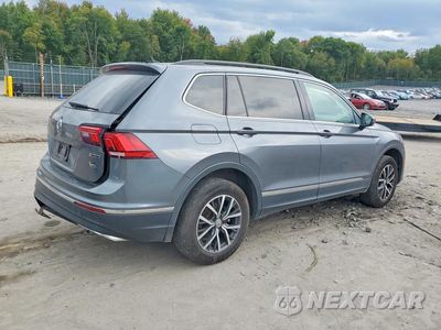 Trzecie zdjęcie samochodu z tyłu: 2020 VOLKSWAGEN TIGUAN SE VIN:3VV2B7AX6LM056969 - miniatura