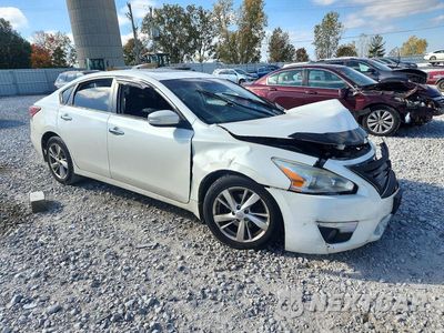 Czwarte zdjęcie samochodu z boku: 2015 NISSAN ALTIMA 2.5 VIN:1N4AL3AP8FN890340 - miniatura