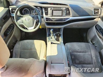 Zdjęcie 8 z 13 samochodu: 2018 TOYOTA HIGHLANDER LE VIN:5TDZZRFH8JS241222 - miniatura