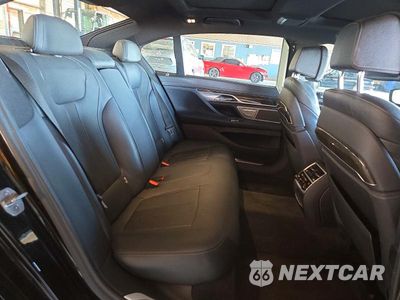 Zdjęcie 10 z 12 samochodu: 2018 BMW 740 I VIN:WBA7E2C56JG741939 - miniatura