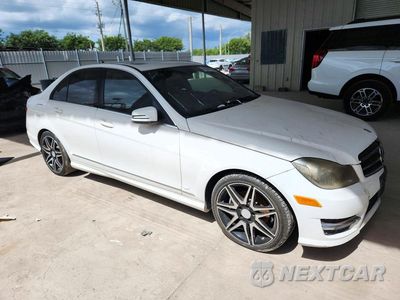 Czwarte zdjęcie samochodu z boku: 2014 MERCEDES-BENZ C 250 VIN:WDDGF4HB5EA961372 - miniatura
