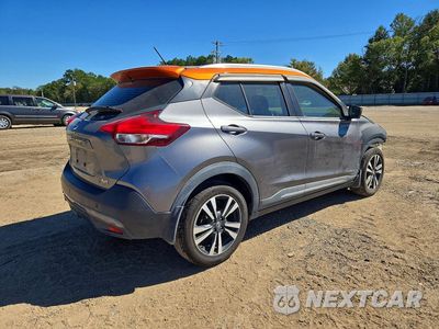 Trzecie zdjęcie samochodu z tyłu: 2019 NISSAN KICKS SR VIN:3N1CP5CU1KL510175 - miniatura