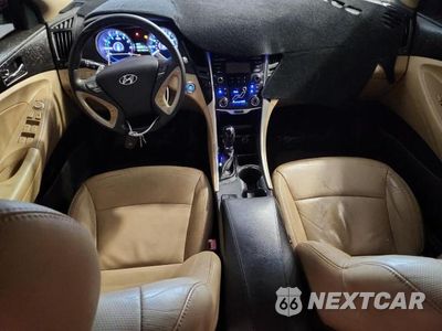 Zdjęcie 8 z 12 samochodu: 2012 HYUNDAI SONATA LIMITED 2.0T VIN:5NPEC4AB5CH323536 - miniatura