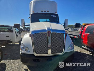 Piąte zdjęcie samochodu w środku: 2020 KENWORTH T680 SEMI TRUCK VIN:1XKYA48X2LJ393429 - miniatura