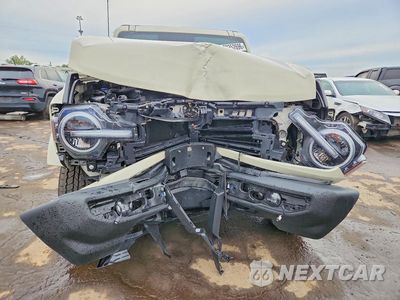 Piąte zdjęcie samochodu w środku: 2025 FORD BRONCO OUTER BANKS VIN:1FMDE8BH6SLB68307 - miniatura