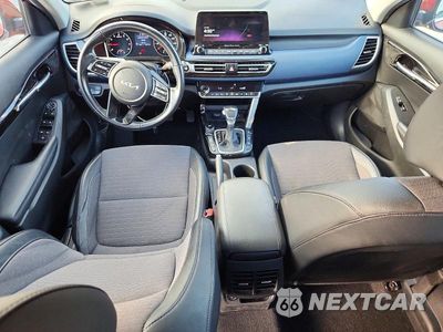 Zdjęcie 8 z 13 samochodu: 2023 KIA SELTOS NIGHTFALL VIN:KNDEUCA29P7348098 - miniatura