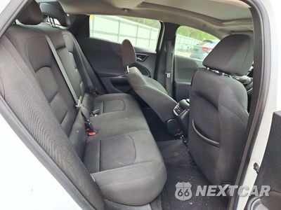 Zdjęcie 10 z 12 samochodu: 2021 CHEVROLET MALIBU LT VIN:1G1ZD5ST8MF027720 - miniatura