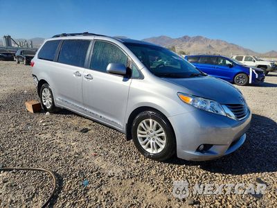Czwarte zdjęcie samochodu z boku: 2015 TOYOTA SIENNA XLE 8-PASSENGER VIN:5TDYK3DC2FS674241 - miniatura