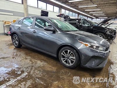 Czwarte zdjęcie samochodu z boku: 2024 KIA FORTE LXS VIN:3KPF24AD1RE774176 - miniatura