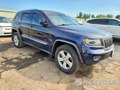 Czwarte zdjęcie samochodu z boku: 2012 JEEP GRAND CHEROKEE LAREDO VIN:1C4RJFAG1CC193586 - miniatura