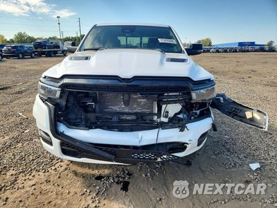 Piąte zdjęcie samochodu w środku: 2025 RAM 1500 LARAMIE VIN:1C6SRFJP6SN737388 - miniatura