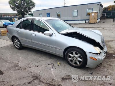 Czwarte zdjęcie samochodu z boku: 2004 MERCEDES-BENZ C 320 4MATIC VIN:WDBRF84JX4F531358 - miniatura