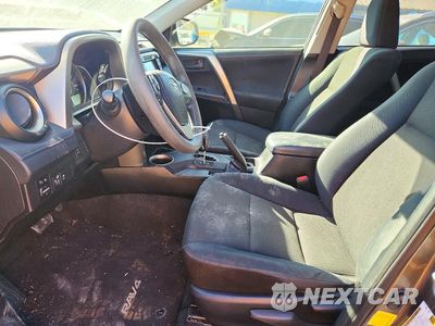 Zdjęcie 7 z 12 samochodu: 2015 TOYOTA RAV4 LE VIN:JTMBFREV5FD137260 - miniatura